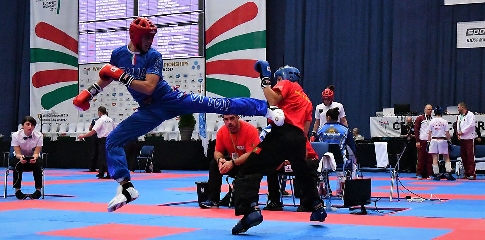 Incontro di Kickboxing WAKO — calcio in salto ai campionati